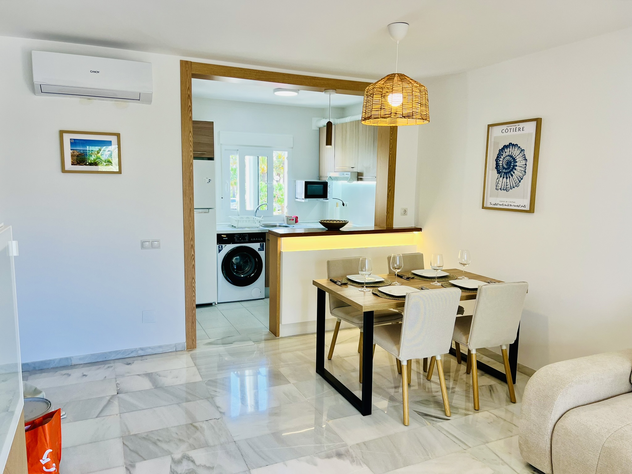 Comedor con cocina abierta