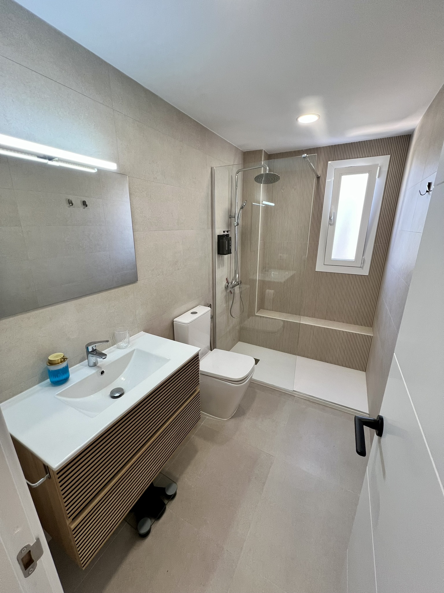 Baño completo del apartamento
